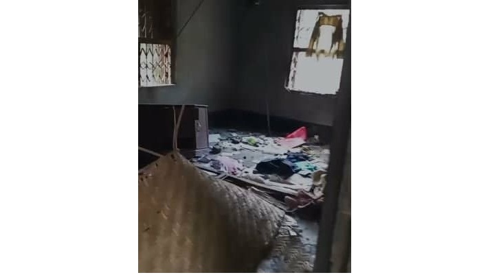 দৌলতপুরে সহিংসতার পর গ্রামবাসীর আর্তনাদ: “সব হারিয়ে এখন সেনা টহল চাই”